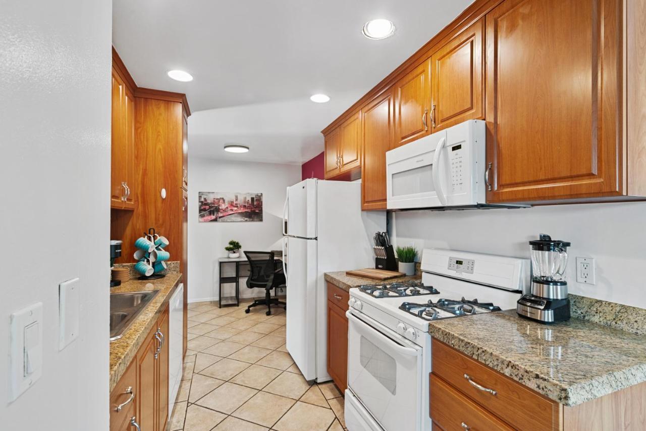 Beverly Hills Chic 2 Bed 2Bath With Patio And Parking 309 Los Angeles Exterior foto